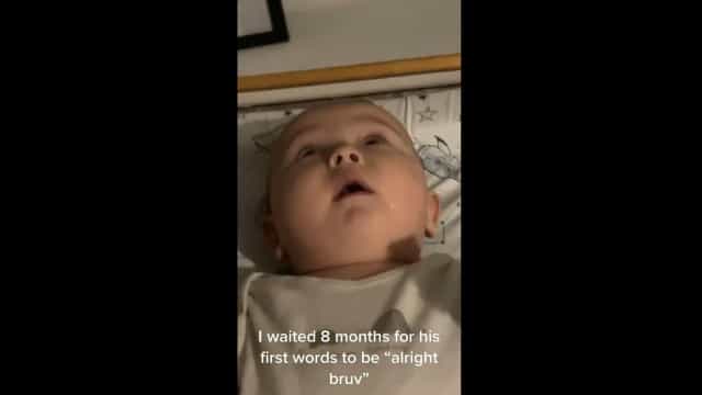 Momento hilário. Primeiras palavras de um bebô são… "ok, mano"