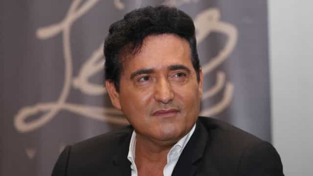 Cantor do Il Divo morre por complicações da Covid-19 aos 53 anos