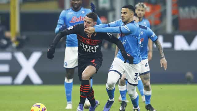 Napoli derrota Milan e assume a segunda colocação do Italiano