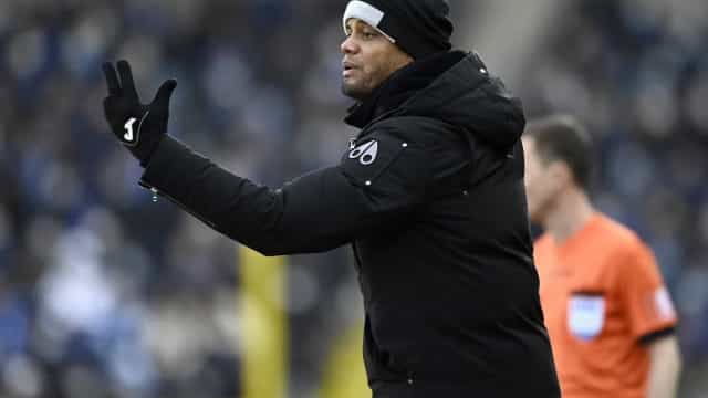 Ex-zagueiro Kompany é alvo de insultos racistas em jogo do Campeonato Belga