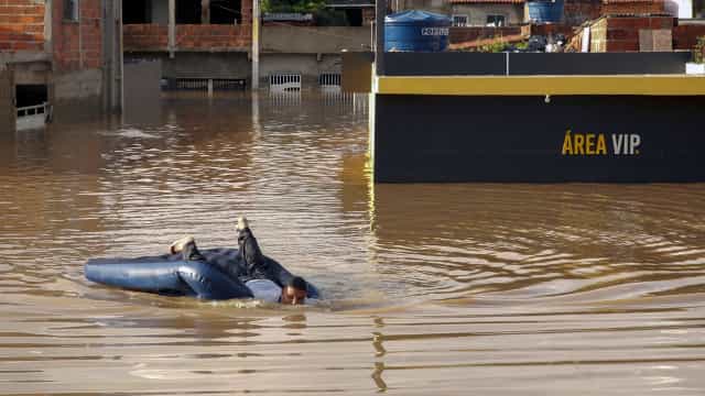 Veja imagens das enchentes que atingem 58 cidades na Bahia