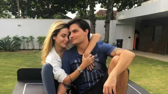 Felipe Neto termina com namorada Bruna Gomes por telefone no Natal