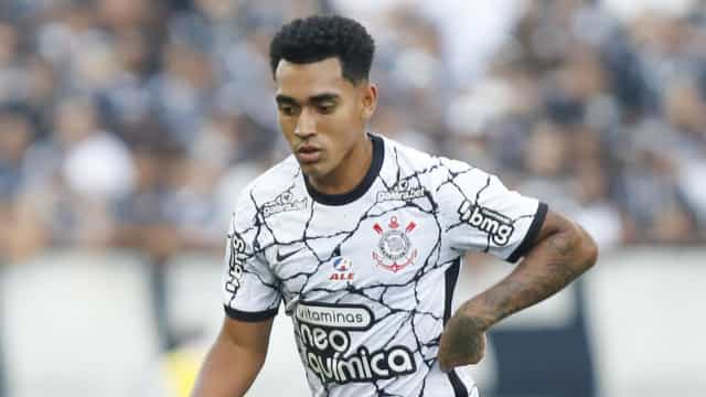Du Queiroz superou dispensa e ‘vida sofrida’ antes de brilhar no Corinthians