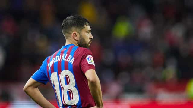 Lateral do Barcelona e da seleção da Espanha, Alba testa positivo para covid-19