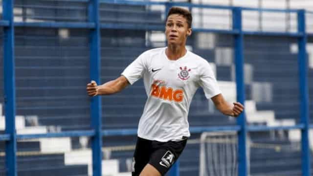 Corinthians cede Sornoza, empresta Janderson e renova com Matheus Araújo