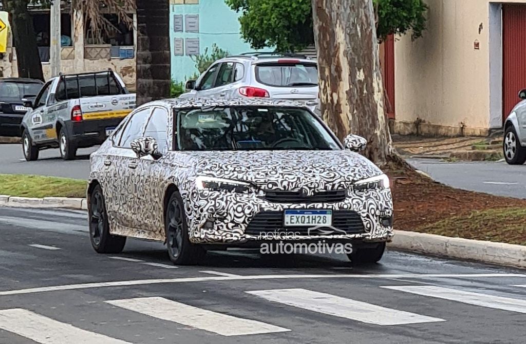 Novo Honda Civic é flagrado em testes no interior paulista