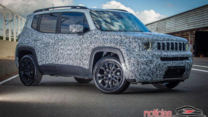 Jeep Renegade 2022: teaser revela motor 1.3 Turbo de até 185 cv