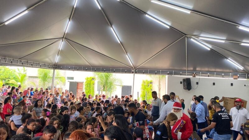 Operação Natal Feliz distribui 1,5 mil brinquedos a crianças de seis bairros de Sinop