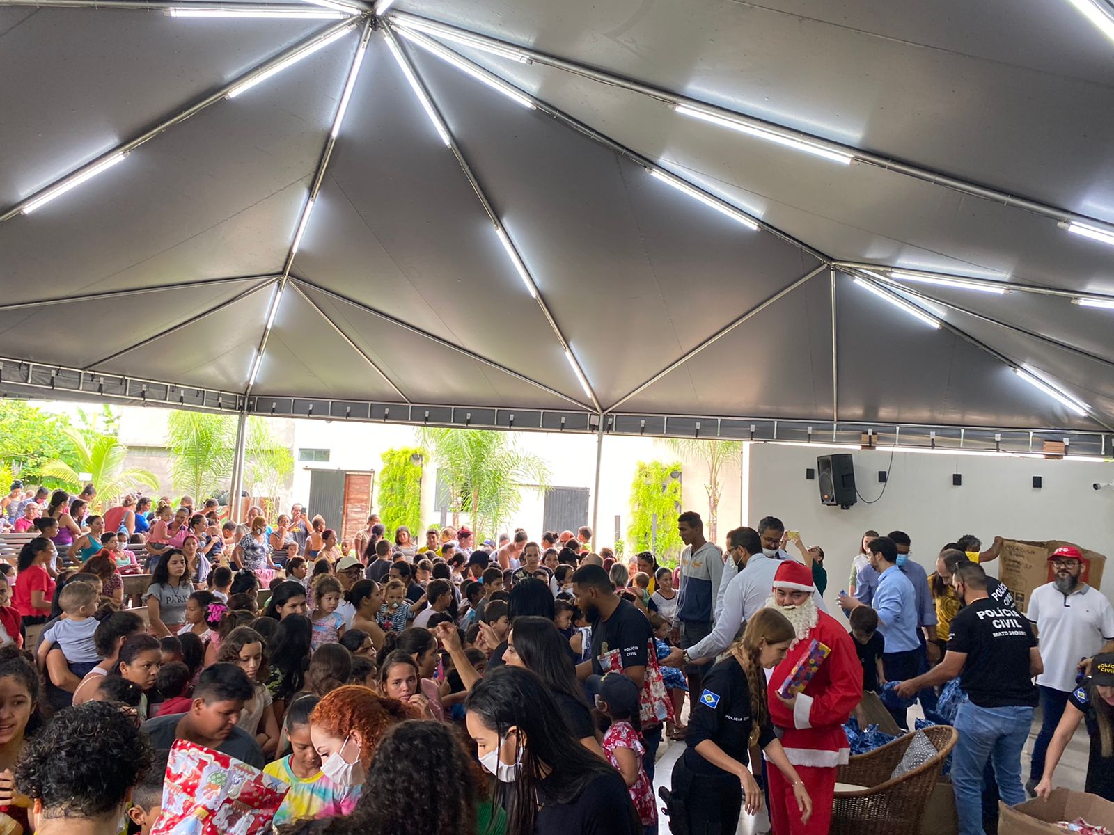 Operação Natal Feliz distribui 1,5 mil brinquedos a crianças de seis bairros de Sinop