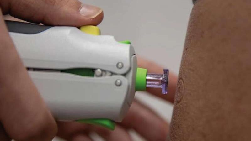 Vacina contra Covid-19 sem agulha começa a ser testada no Reino Unido