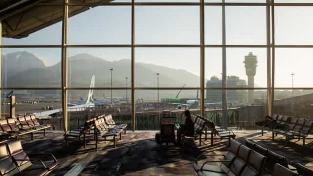 Covid-19: Hong Kong proíbe voos oriundos de oito países