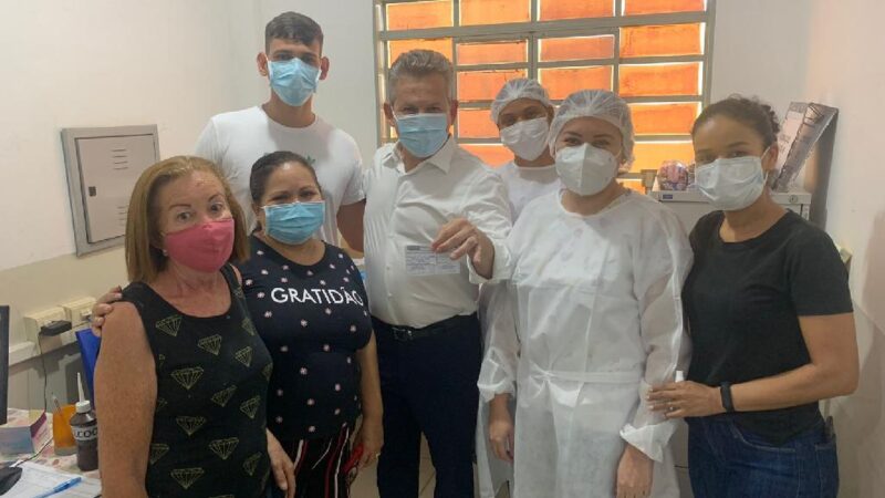 Governador toma 3ª dose e incentiva população: “Isso salva vidas”