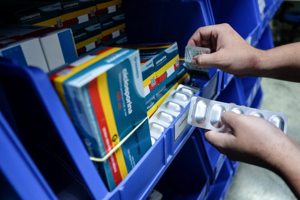 Farmácia estadual forneceu medicamentos e insumos para mais de 100 mil pacientes