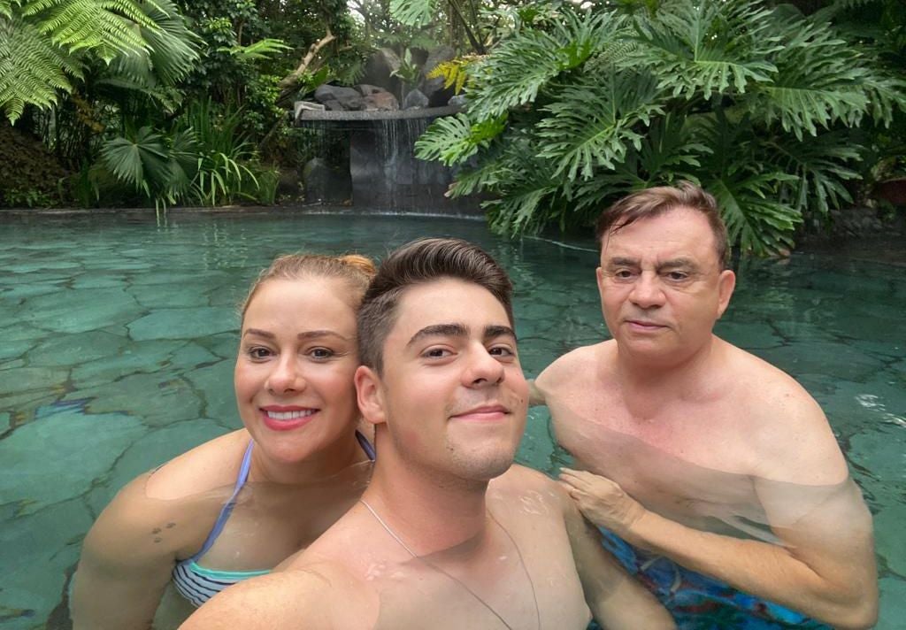 Chitãozinho e família mostram o lado aventureiro em viagem à Costa Rica