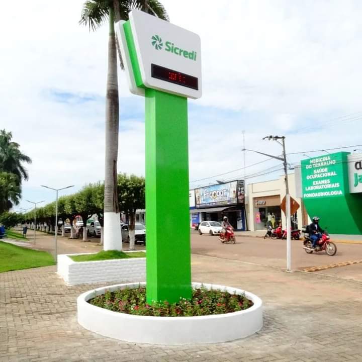 Agência Sicredi instala relógio digital no centro de Guarantã do Norte