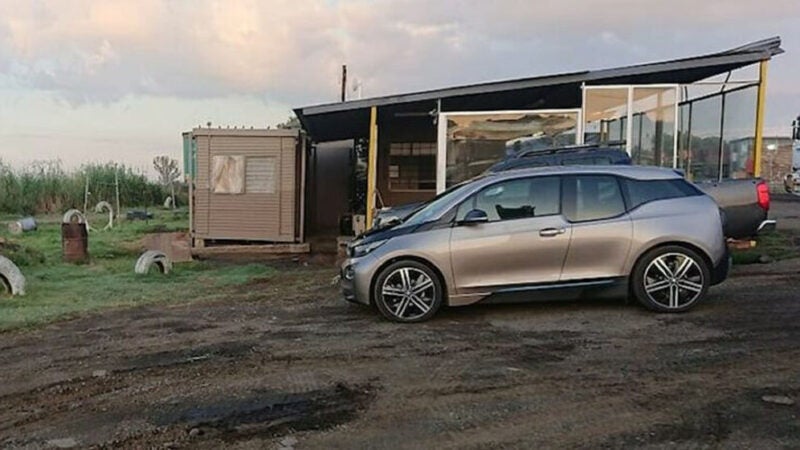 BMW i3 com 300.000 km – carro elétrico perde carga com alto km?