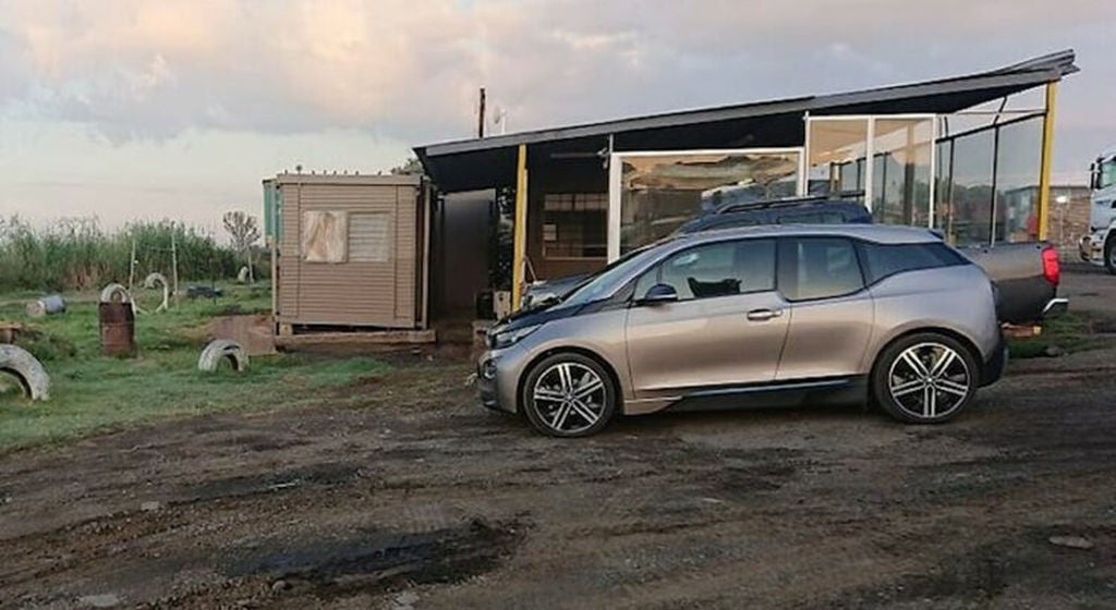 BMW i3 com 300.000 km – carro elétrico perde carga com alto km?