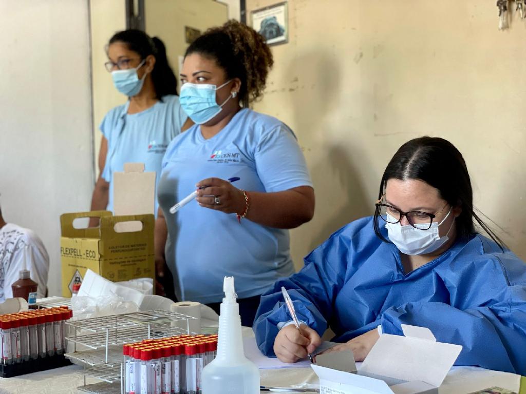 Lacen-MT realiza pesquisa de vigilância genômica em assintomáticos
