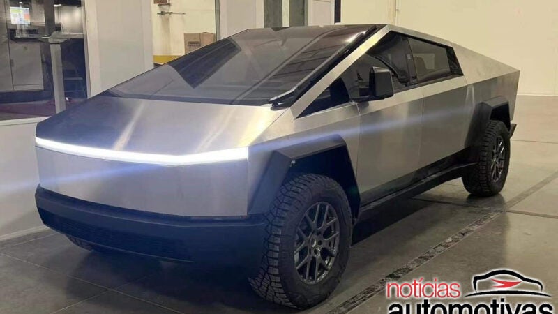 Tesla Cybertruck de produção? Suposta versão final é flagrada