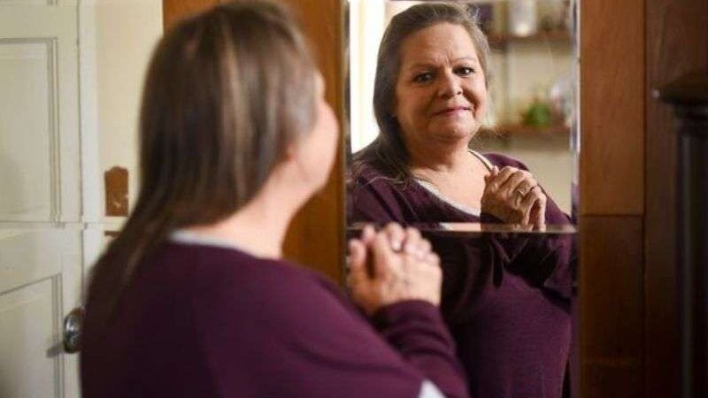 Mulher cega por 15 anos recupera visão após descobrir diagnóstico errado