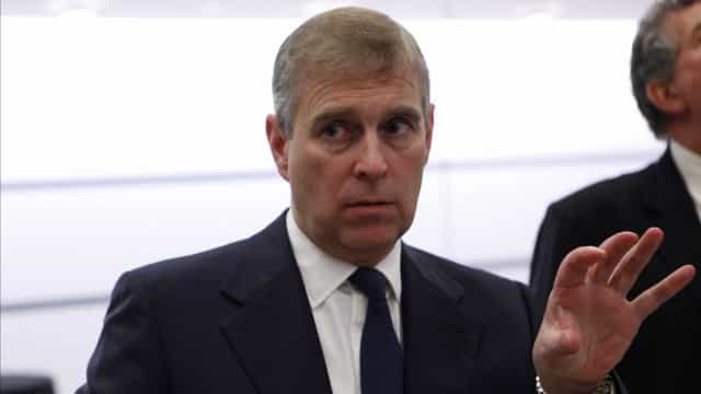 Após escândalo, Príncipe André perde títulos e deixa de ser ‘Sua Alteza’