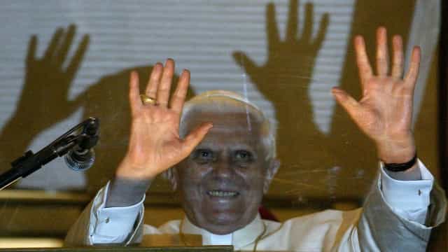 Bento 16 admite ter participado de reunião sobre padre pedófilo na Alemanha