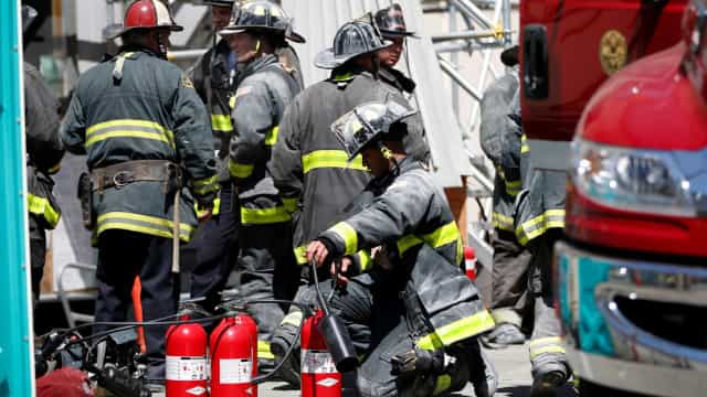 Acidente com van no Rio de Janeiro deixa um morto e 17 feridos