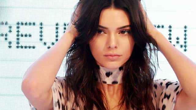 Kendall Jenner rrebate críticas a vestido sexy que usou em casamento