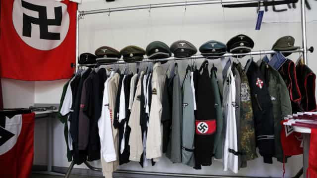 Católicos e judeus condenam bandeira nazista em enterro de ultradireitista em Roma