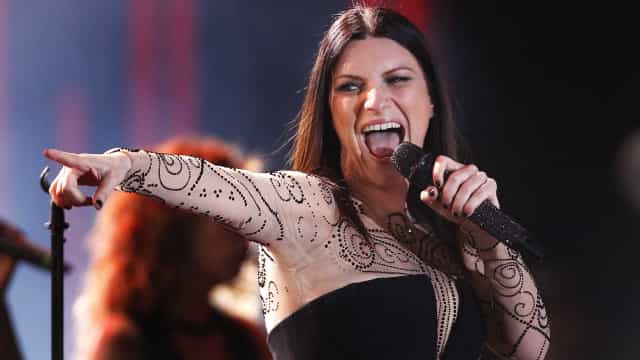 Laura Pausini revisita passado em single e diz que ele a salvou no pandemia
