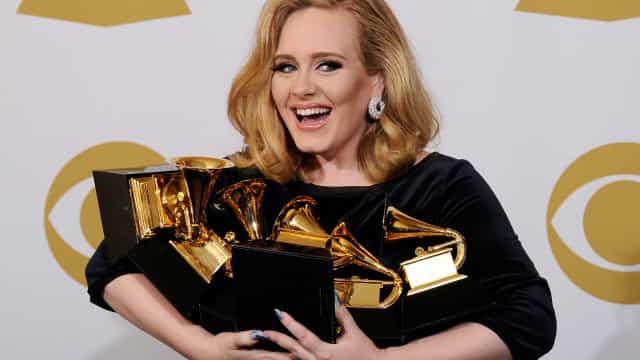 Adele compra mansão de Sylvester Stallone por R$ 323 milhões