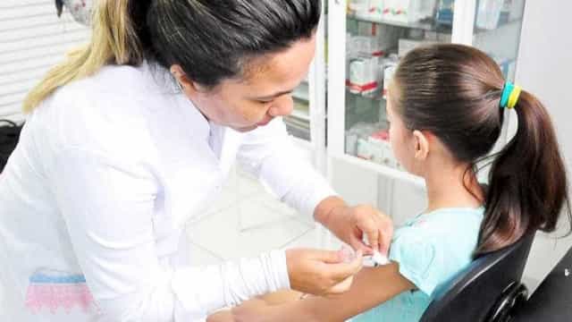 Ministério da Saúde recua e libera vacinação de crianças sem prescrição médica