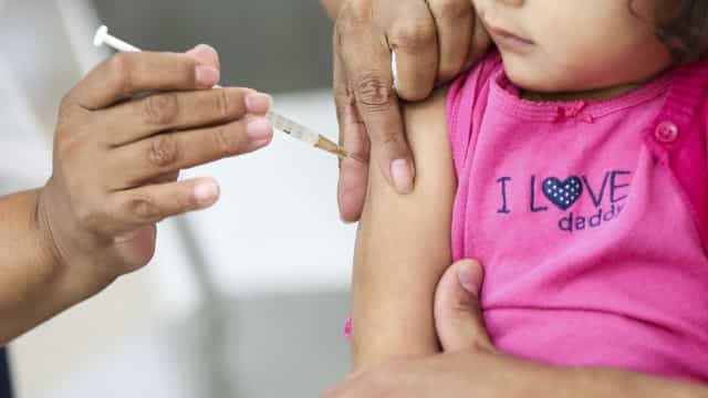 Ministério da Saúde deve desistir de cobrar prescrição médica para vacinar crianças