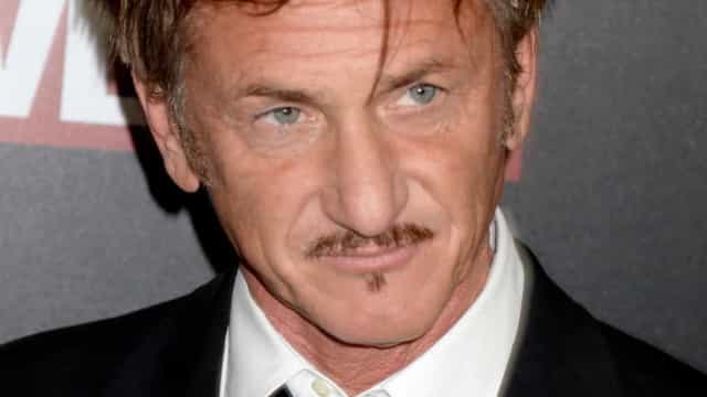 Sean Penn diz que ‘genes covardes’ fazem pessoas trocarem jeans por saias