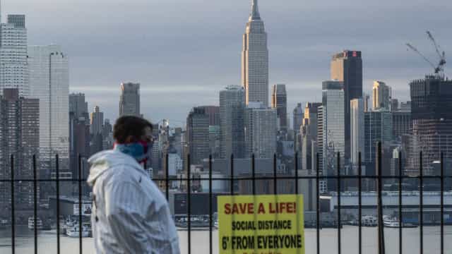 Mundo registra maior média móvel de mortes por Covid dos últimos 4 meses