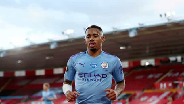 Gabriel Jesus perde pênalti, mas marca em goleada do City na Copa da Inglaterra