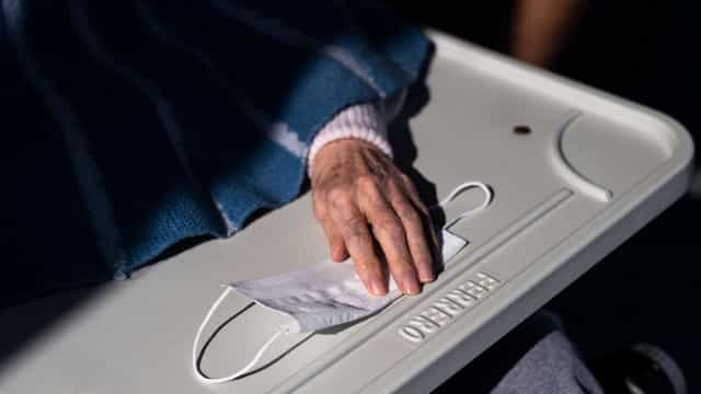 Covid-19: taxa de óbitos é 27 vezes maior entre idosos sem imunização