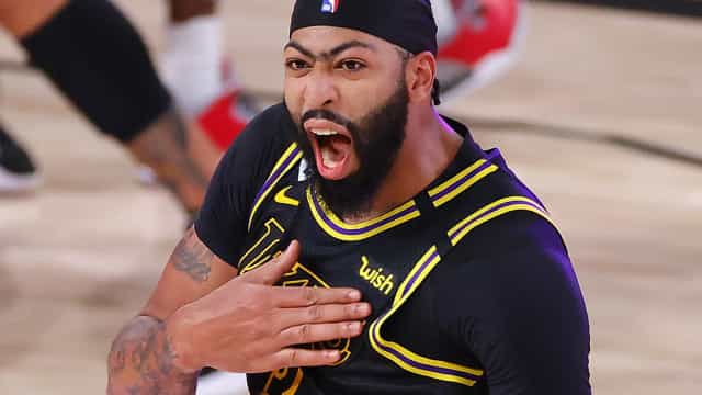 Anthony Davis volta de lesão e Lakers derrotam Nets com show de LeBron James