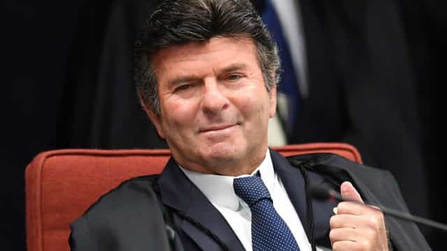 Ministro Luiz Fux autoriza compra de medicamento para aids