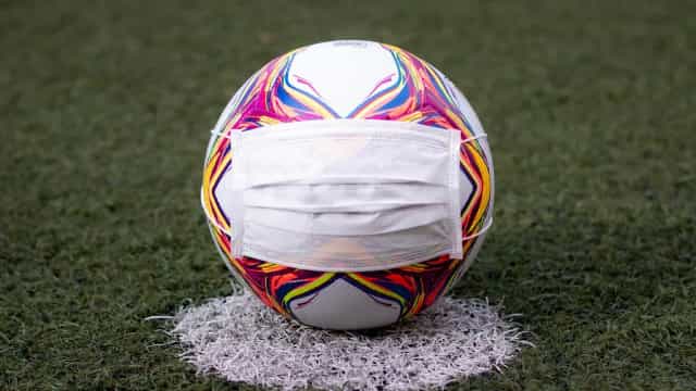 Liverpool cancela treino e pede adiamento de jogo com Arsenal por surto de covid