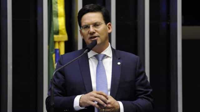 Ministro nega que auxílio de R$ 400 apenas em 2022 vise reeleger Bolsonaro