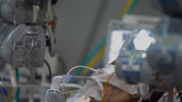 Novas internações diárias em UTI por Covid em SP sobem quase 70% em 7 dias