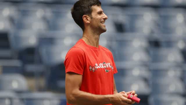 Djokovic se manifesta pela 1ª vez após ‘detenção’ e agradece ‘apoio contínuo’