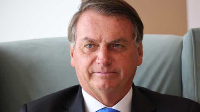 Bolsonaro sanciona lei para quem gera própria energia com subsídios até 2045