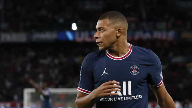‘Queremos que Mbappé continue, mas há duas partes’, afirma treinador do PSG
