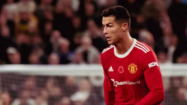 Após polêmica, Ronaldo passa em branco, mas Rashford dá vitória ao United no fim