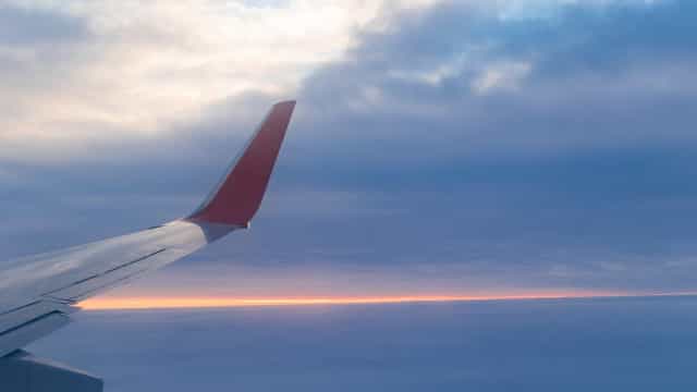 Pilotos e comissários dos EUA temem pandemia e recusam bônus para voar mais