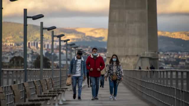 Empate entre socialistas e sociais-democratas embaça futuro político de Portugal