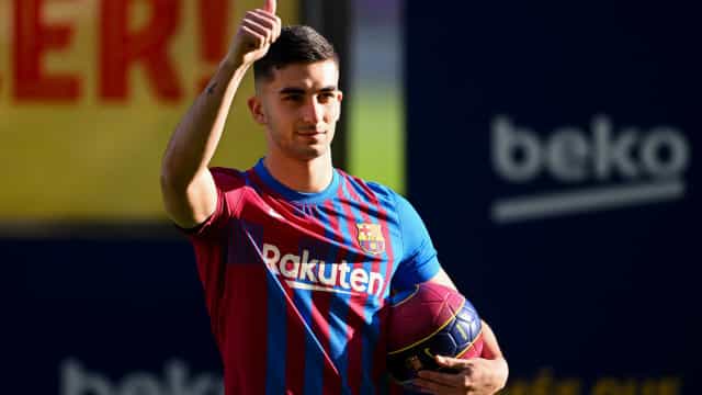 Barcelona apresenta Ferrán Torres, mas ainda não inscreve reforço no Espanhol