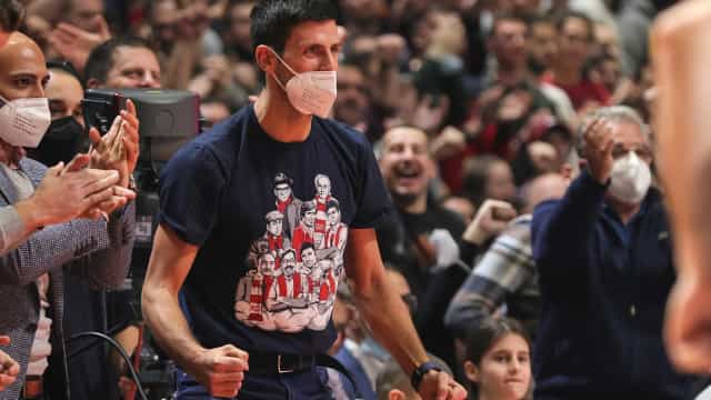 Austrália adia deportação e situação de Djokovic será decidida em audiência na 2ª